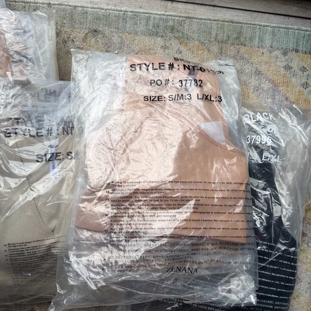 2 for 30$ Beige Mocha Ribbed Zenana Seamless Vee Neck Crop Top & Removable Pads - Picture 4 of 6